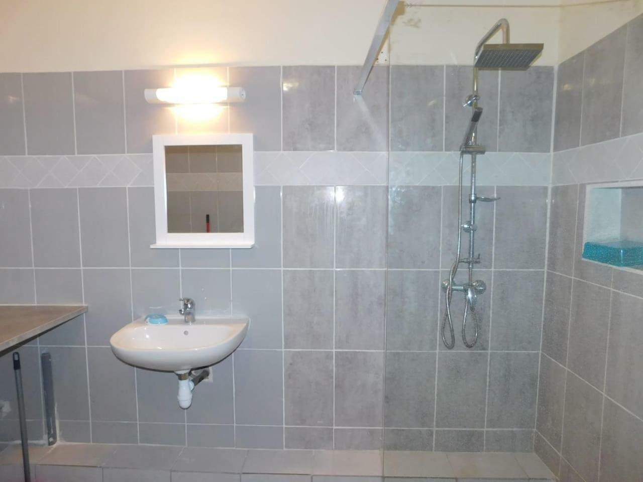 Charmant Petit T2 Dans Maison Vieux-Bourg Exterior foto